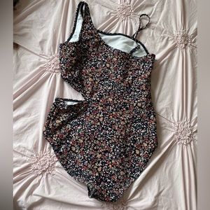 Abercombie Kids Floral one-piece w/cutout bathing suit. Size 13/14 Like new.